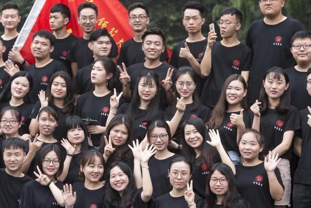 现在大学生钱好赚吗,大学生很穷是什么感受