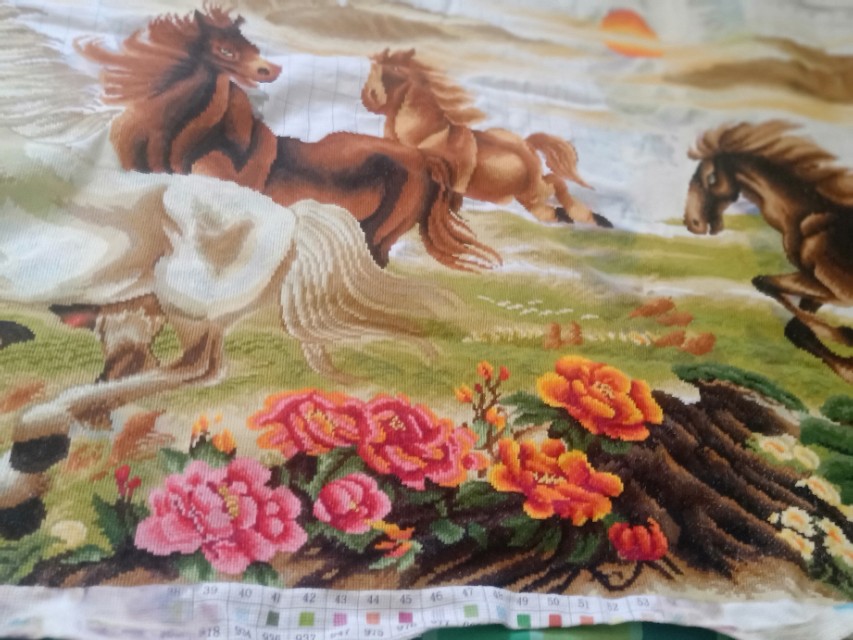 十字绣大功告成,已绣好的十字绣成品客厅手工