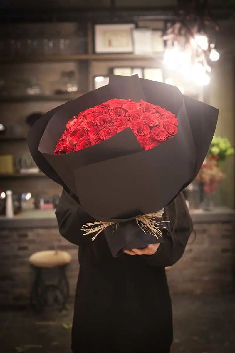 经典玫瑰鲜花,99朵玫瑰花束网红款