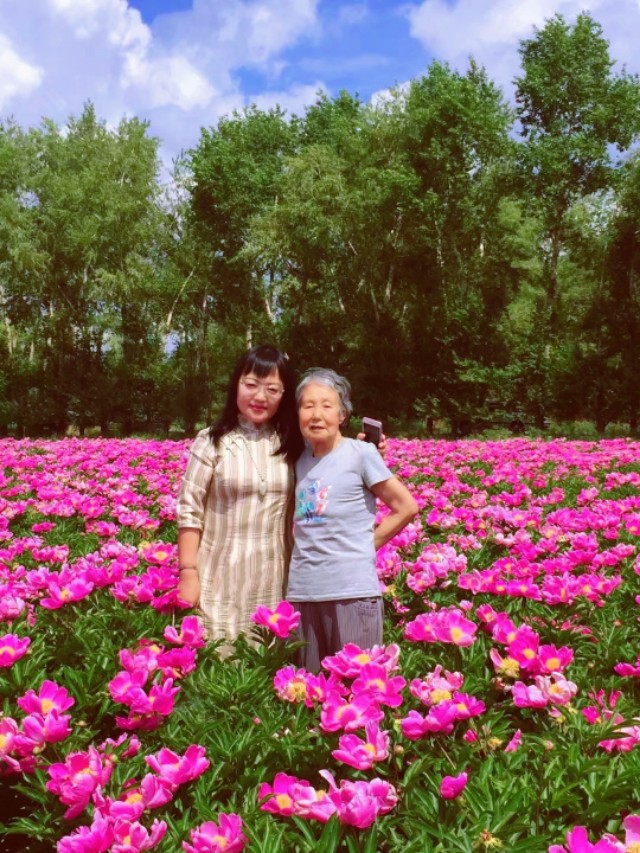 鎴戠殑姣嶄翰骞朵笉浼熷ぇ璇綍,姣嶄翰骞朵笉瀹岀編浣嗕細绔敖鍏ㄥ姏