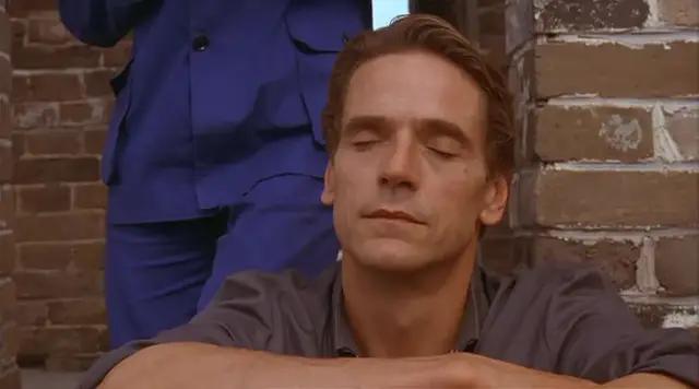 他是《洛丽塔》男主，畸形恋专业户，也是禁欲系不老男神