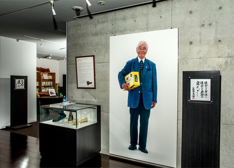 伟大的鞋匠,跑步文化领袖,Sneaker之王:鬼冢创立亚瑟士的故事