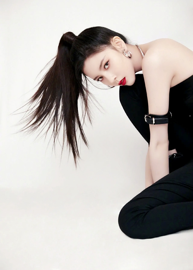 为什么你扎高马尾显得头发很油,为什么扎马尾显头顶平