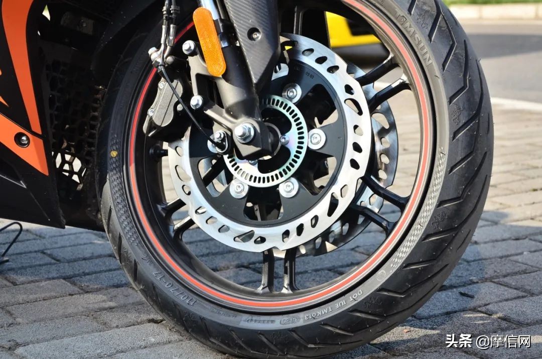 无极300rr和阿普利亚250选哪个好,2万公里的无极300rr值得买吗