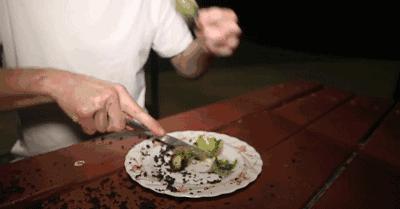 看着都痛的搞笑片段,各种看着都疼的作死瞬间