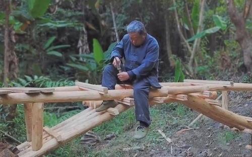 一个会做玩具的老木匠，众人甘愿喊他爷爷，他是葫芦娃爷爷吗？