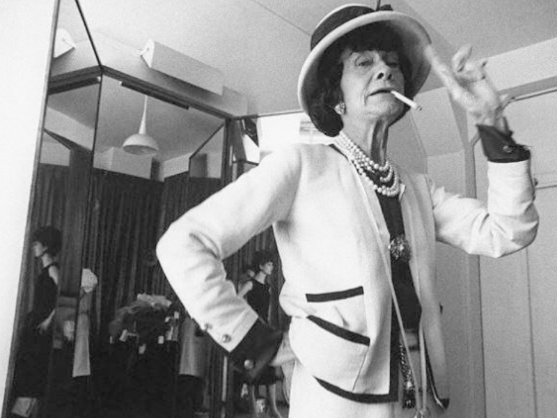 香奈儿coco小黑裙,香奈儿经典小黑裙你真的懂它吗