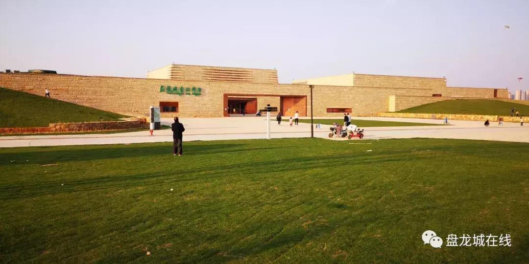 武汉一路向前,武汉一路向北江汉路