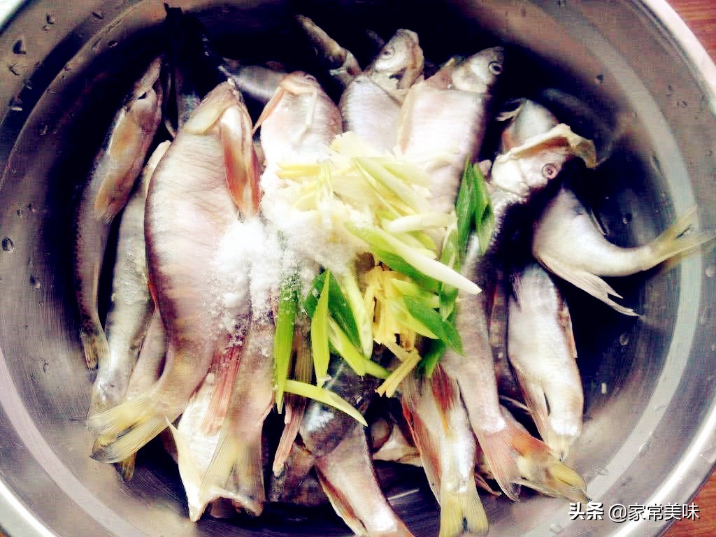 油酥小鱼的做法,油炸粉炸小鱼怎么又脆又酥