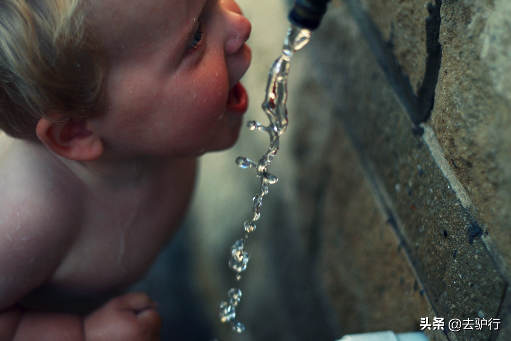 世界上可以直接喝自来水的国家,欧美自来水真的可以直接喝吗
