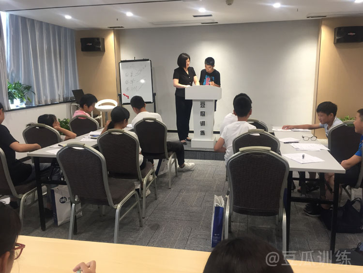 如何快速成为即兴演讲高手