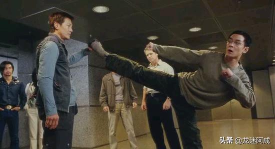 这才是李小龙最经典的电影,周星驰电影致敬李小龙