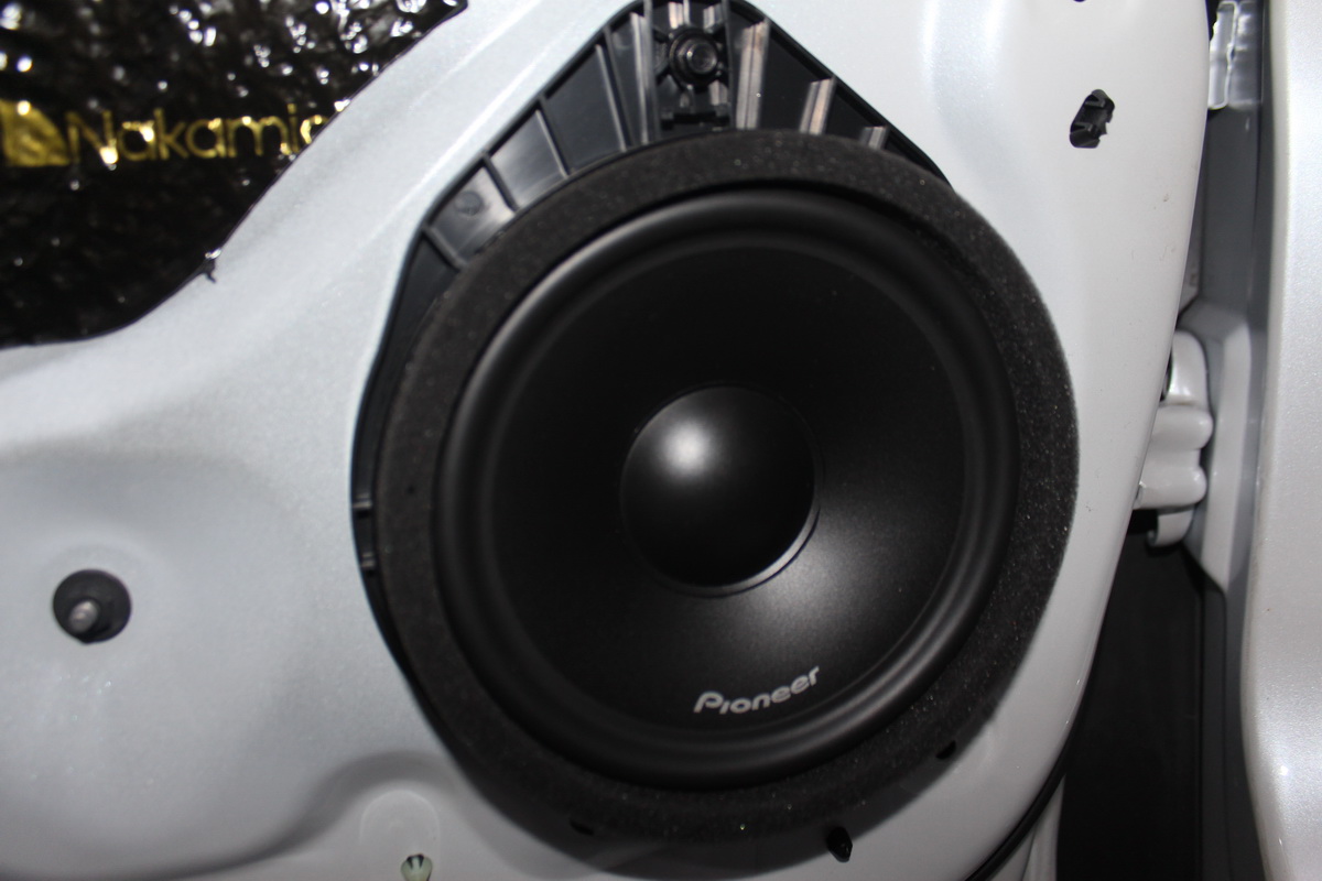 别克gl8音响改装升级,别克gl8音响改装超薄低音