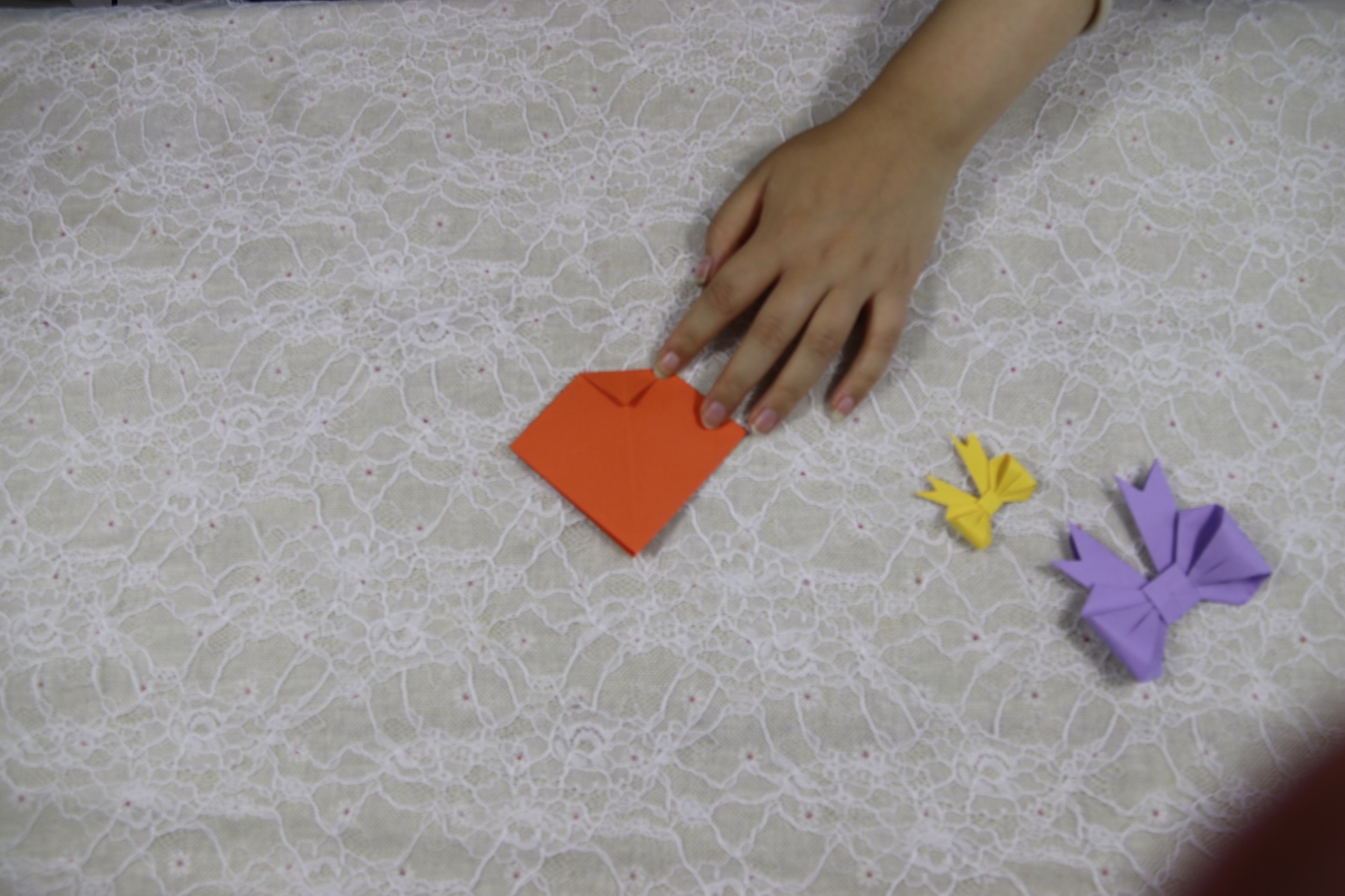 蝴蝶结的折法又小又好看不用剪刀,蝴蝶结折法简单不用剪刀