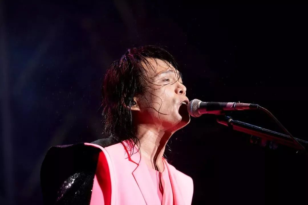 伍佰8090年代演唱会,伍佰演唱会80年后的青春回忆