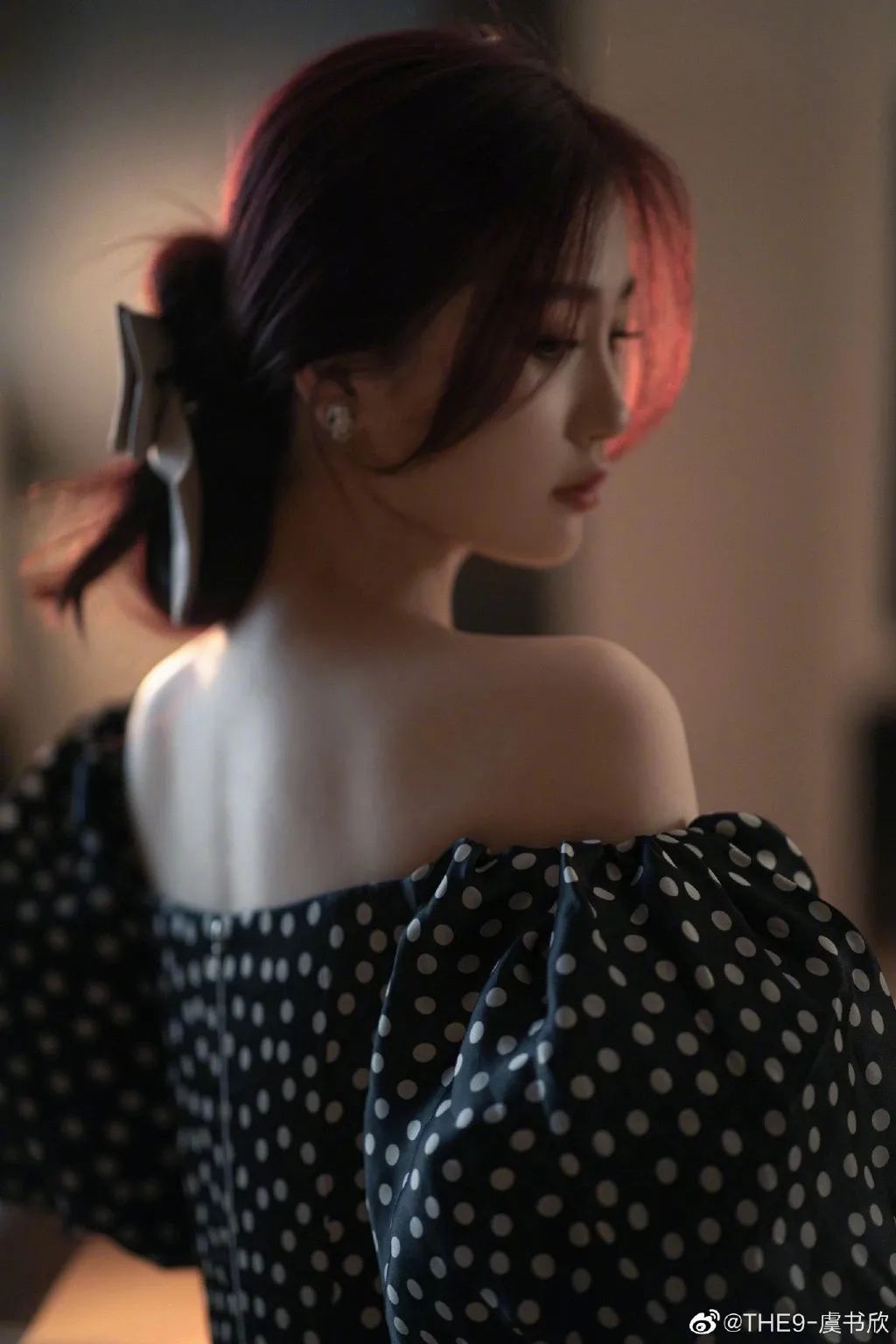 虞书欣说蝴蝶结是她的标志,虞书欣戴发箍