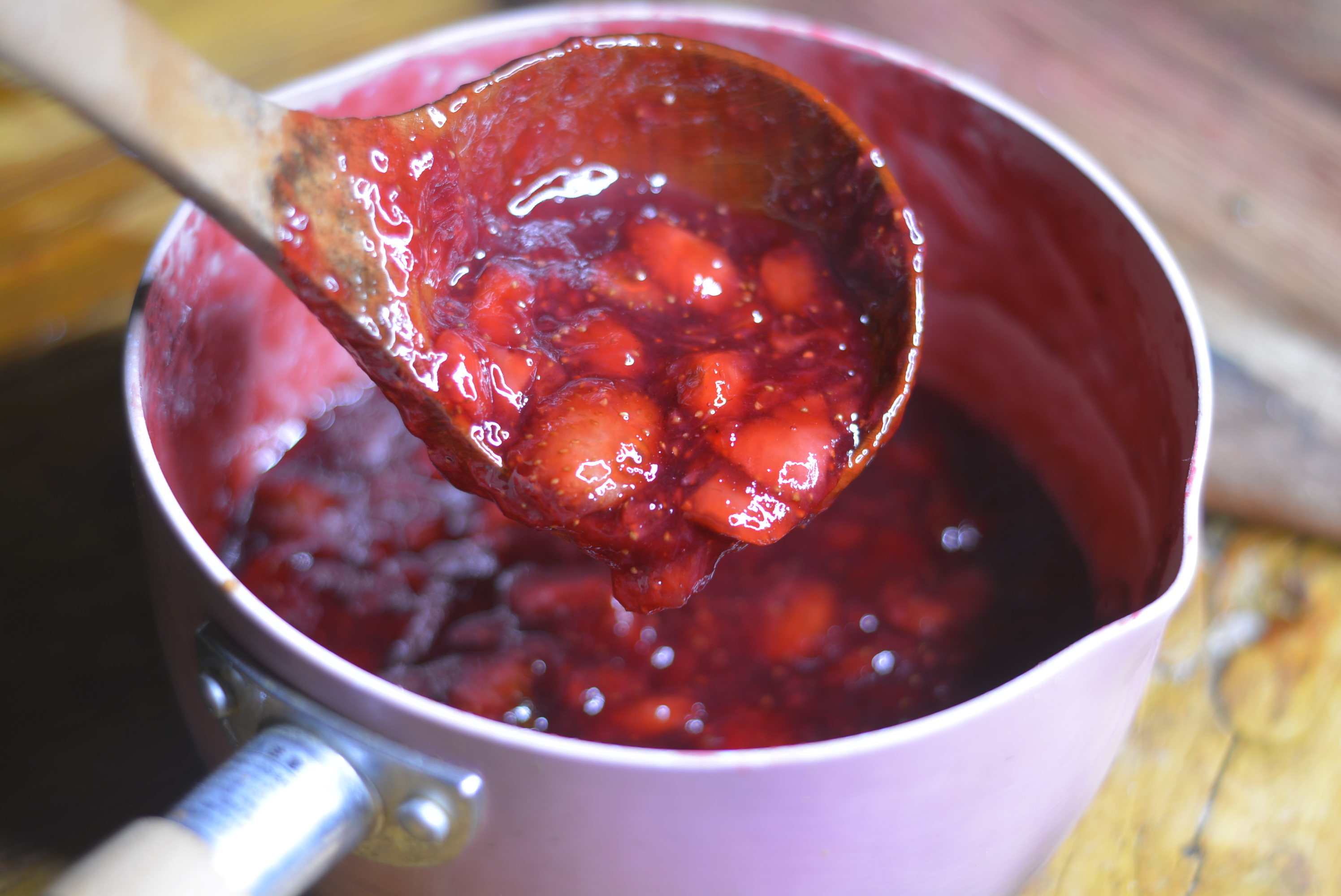 宁波草莓真便宜，花5元买了盆，做成草莓派，又香又脆太美味