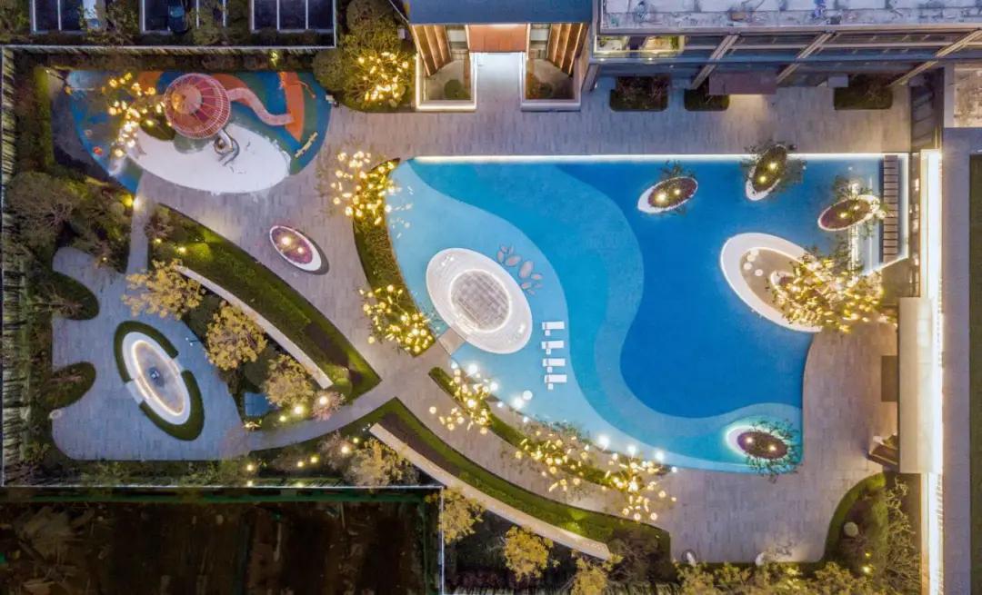 夏日泳池风景,夏日玩水胜地无边际泳池