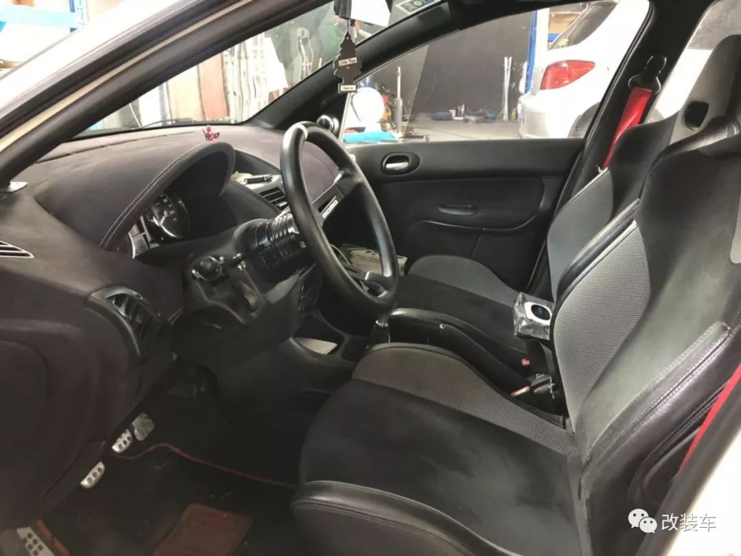 2011年的标致207当年卖多少钱,09年的标致207卖1万3划算吗