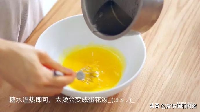提拉米苏不用隔热打发蛋黄的方法,提拉米苏放蛋黄有什么用