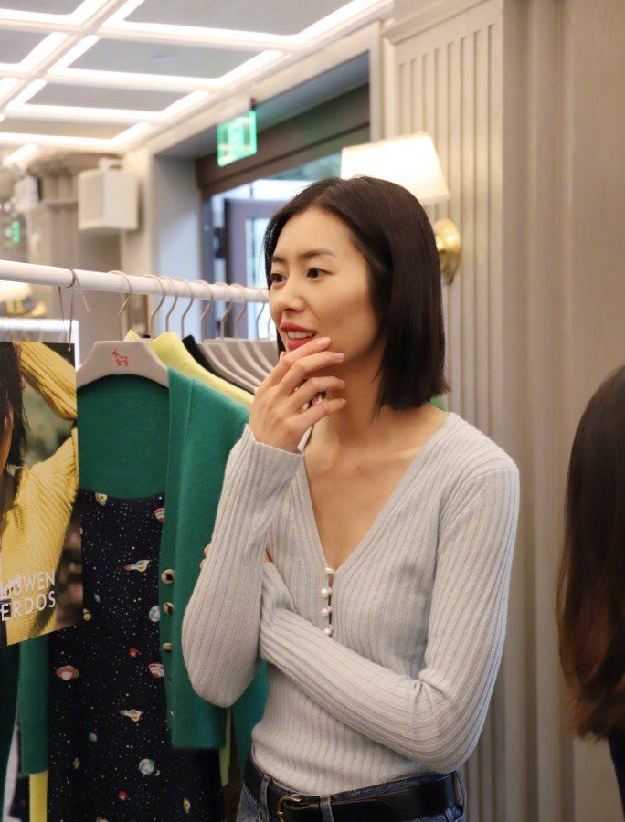 刘雯最近出席的时装周,刘雯时装秀近图