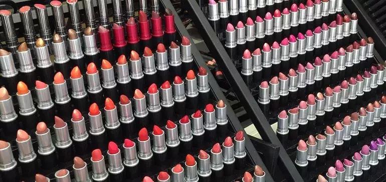 prada伦敦,prada郑州开店