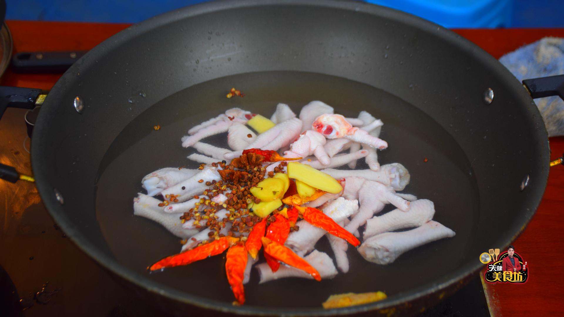 泡椒凤爪正宗家庭做法,教您自制柠檬泡椒凤爪洁白脆爽