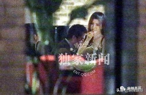 老公夜会嫩模转1万,小S却一个包背10年,这婚姻好不好她不知道?