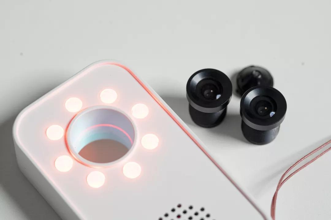 租客发现针孔摄像头,发现公寓有针孔摄像头房东倒霉吗