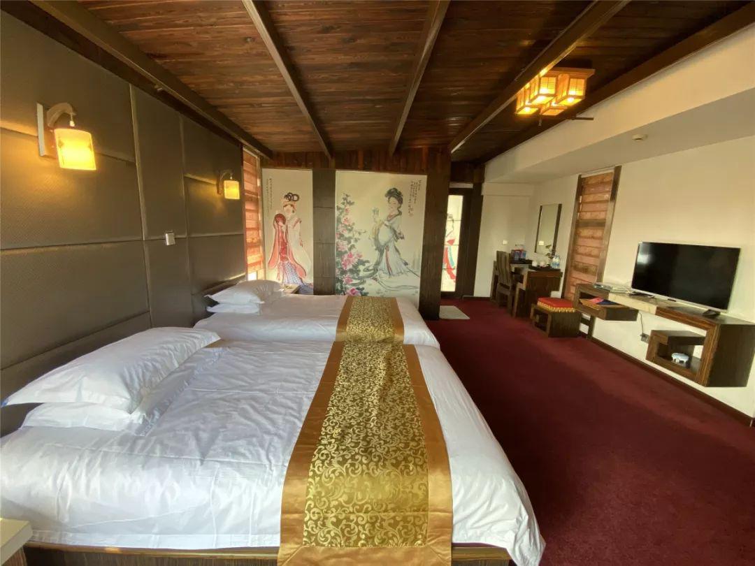 温泉之乡~南京汤山小镇这个冬天住这了！千年枯树滋润的露天温泉