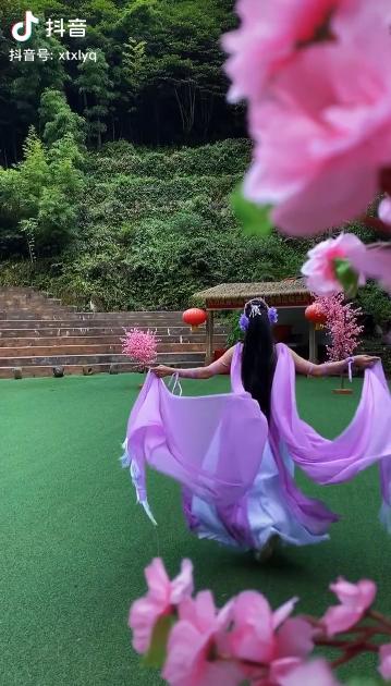 做直播卖鞋子月入过万,直播卖鞋一个月赚几十万是真的吗