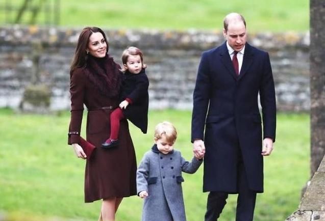 八岁后才能穿长裤，寒冬乔治王子光着小腿冻出鼻涕，小公主乐开花