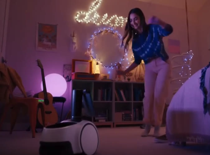 美国科幻家用智能机器人,科幻未来居家机器人