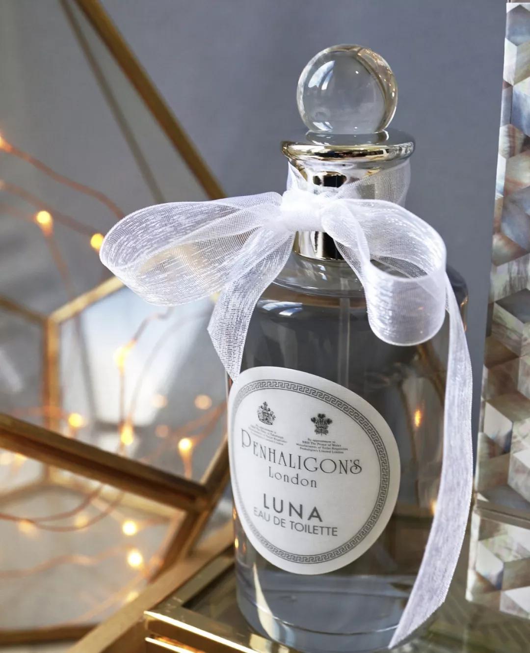 圣诞礼物送女朋友香水,送女生圣诞礼物香水推荐