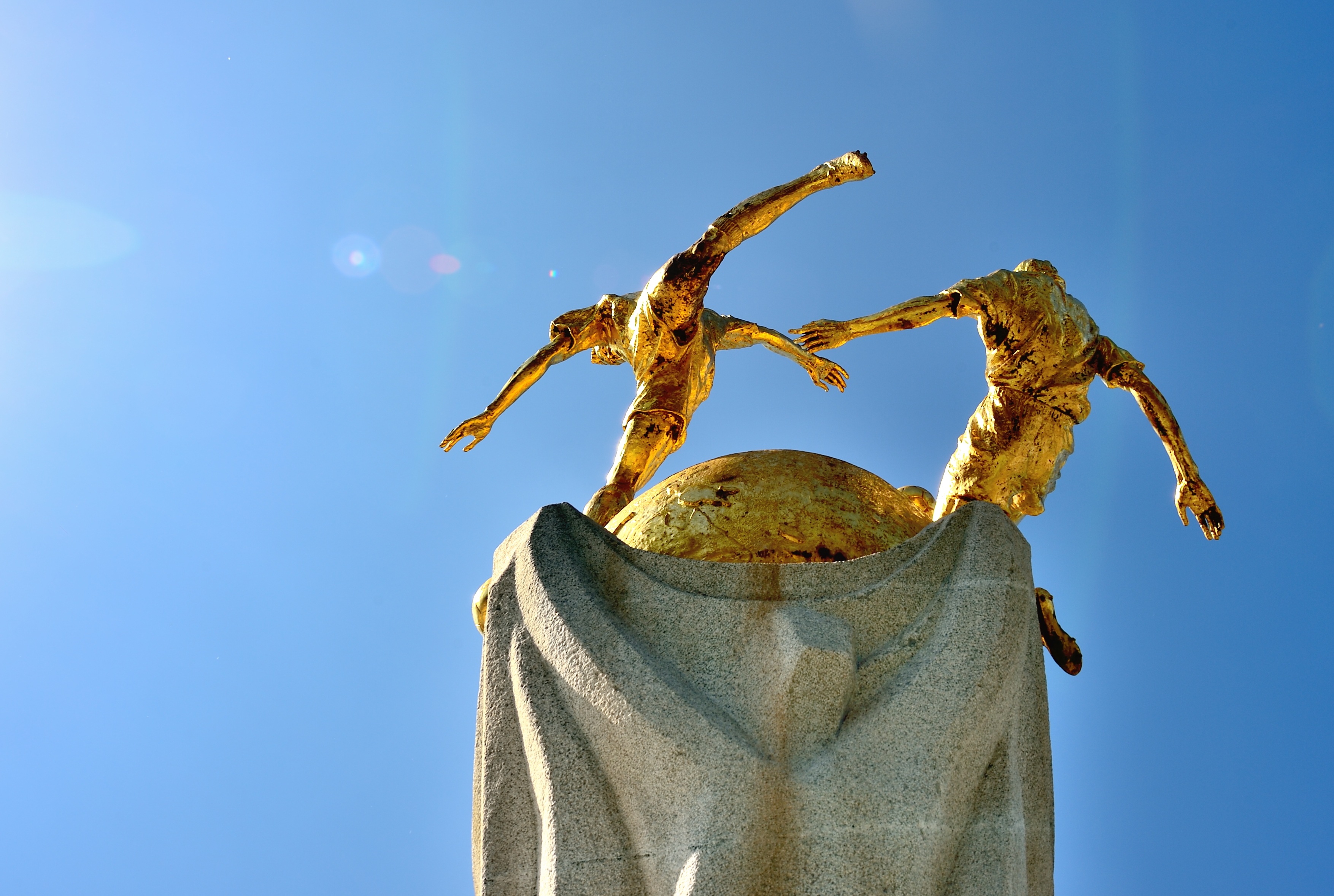 民国足球雕塑,天津明园足球场雕塑