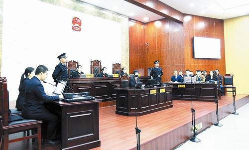 男子买罐头被冤枉入狱,男子购买过期食品索赔5400元