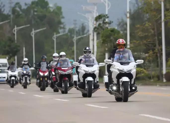 延续四十余载霸主,骑售价45.8万的本田金翼是怎样一个体验!