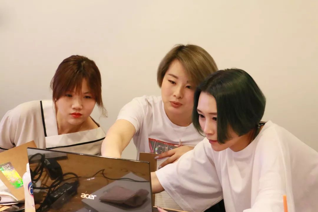 开一家品牌服装店,开一家男女服装店