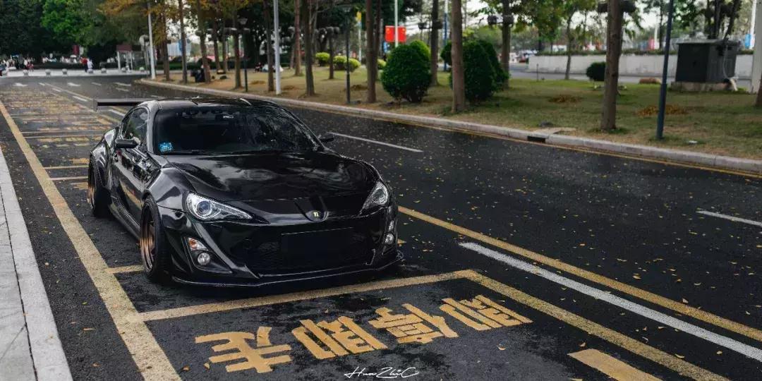 丰田86轮毂装18寸还是17寸好,丰田86加宽体