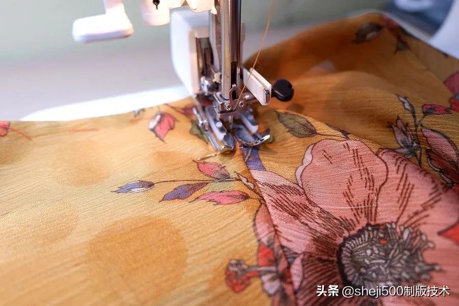 v领雪纺连衣裙领口大了怎么办,雪纺连衣裙领口大了怎么改小窍门