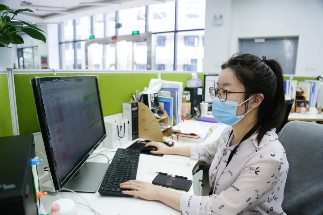 我爱你永不放弃,我爱你绝不放弃什么歌