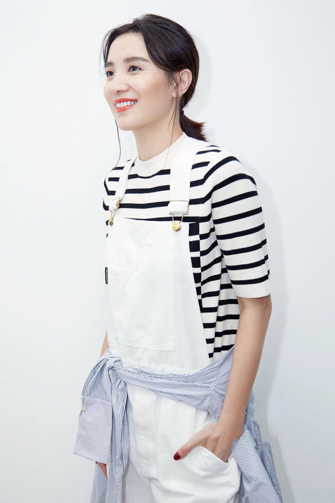 这个夏天没有显白单品,这个夏天没有紫色系穿搭你就输了