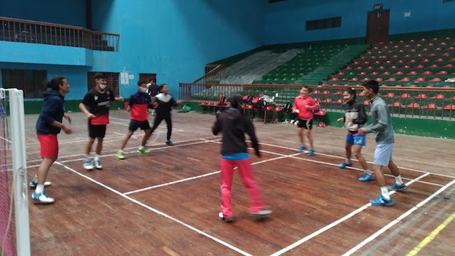 探秘尼泊尔羽球：国家队午餐吃方便面川崎球拍最畅销