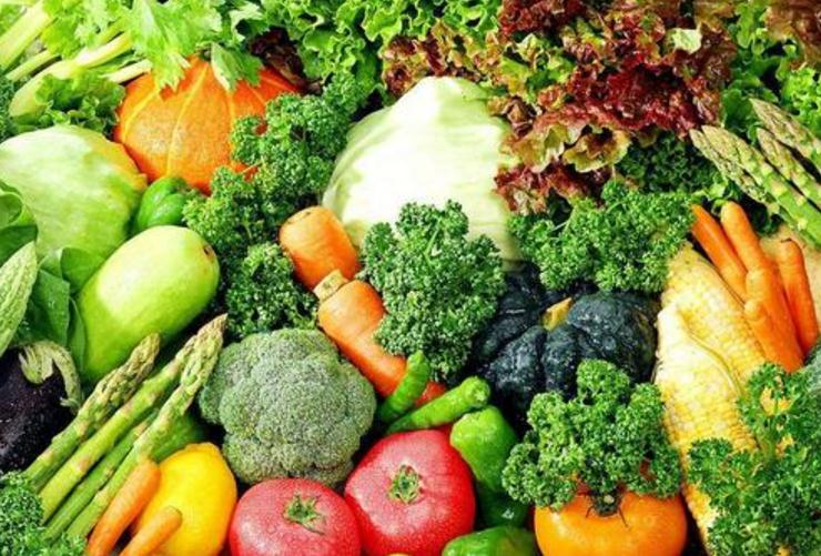 母乳变绿色,母乳变红色还能喂孩子吗