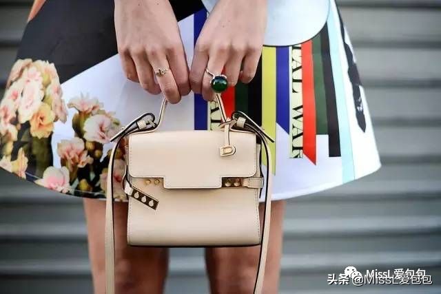 母亲节买束鲜花送妈妈,母亲节送妈妈一个皮包