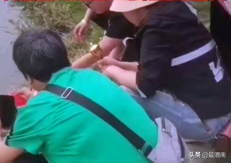 女子放生鳄雀鳝视频,女子放生乌龟接下来的一幕