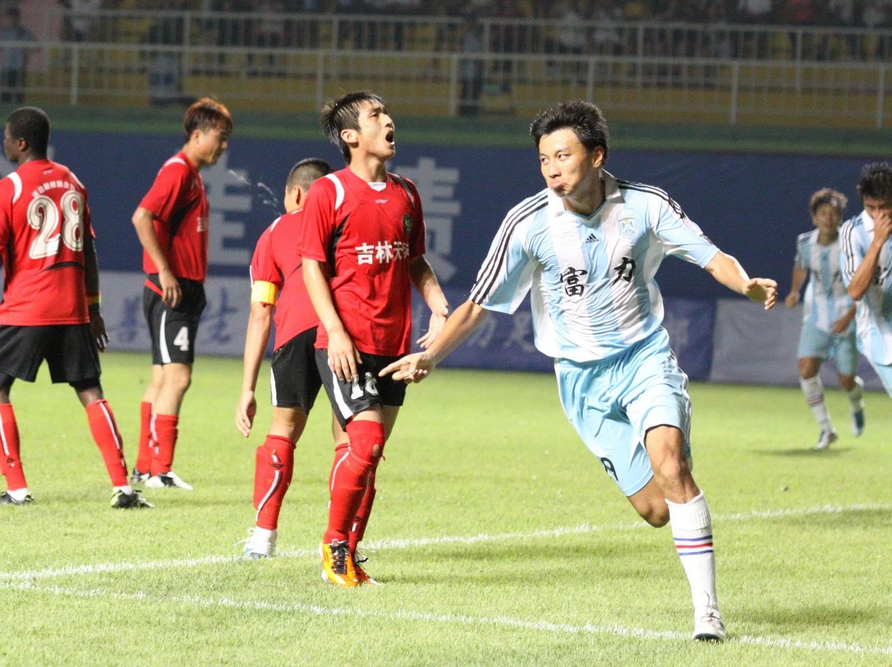 中超里面的广州德比是哪两支球队,中超广州德比完整视频