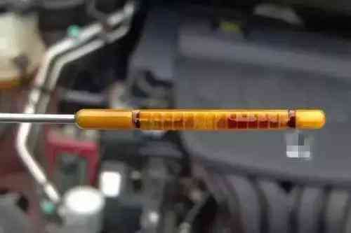 机油指示黄灯亮了还能开多久,机油亮黄灯直接加新的