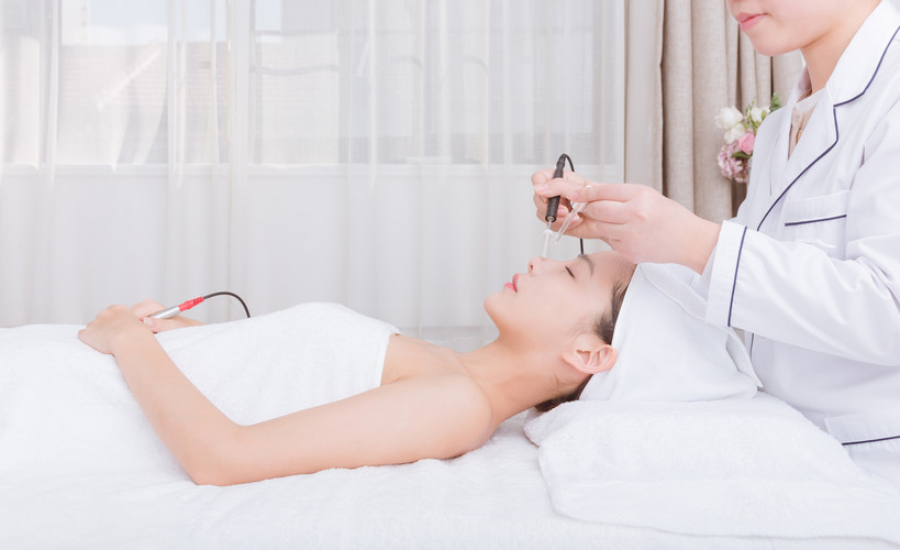 中职学美容好还是西点好,女生学美发还是学西点好