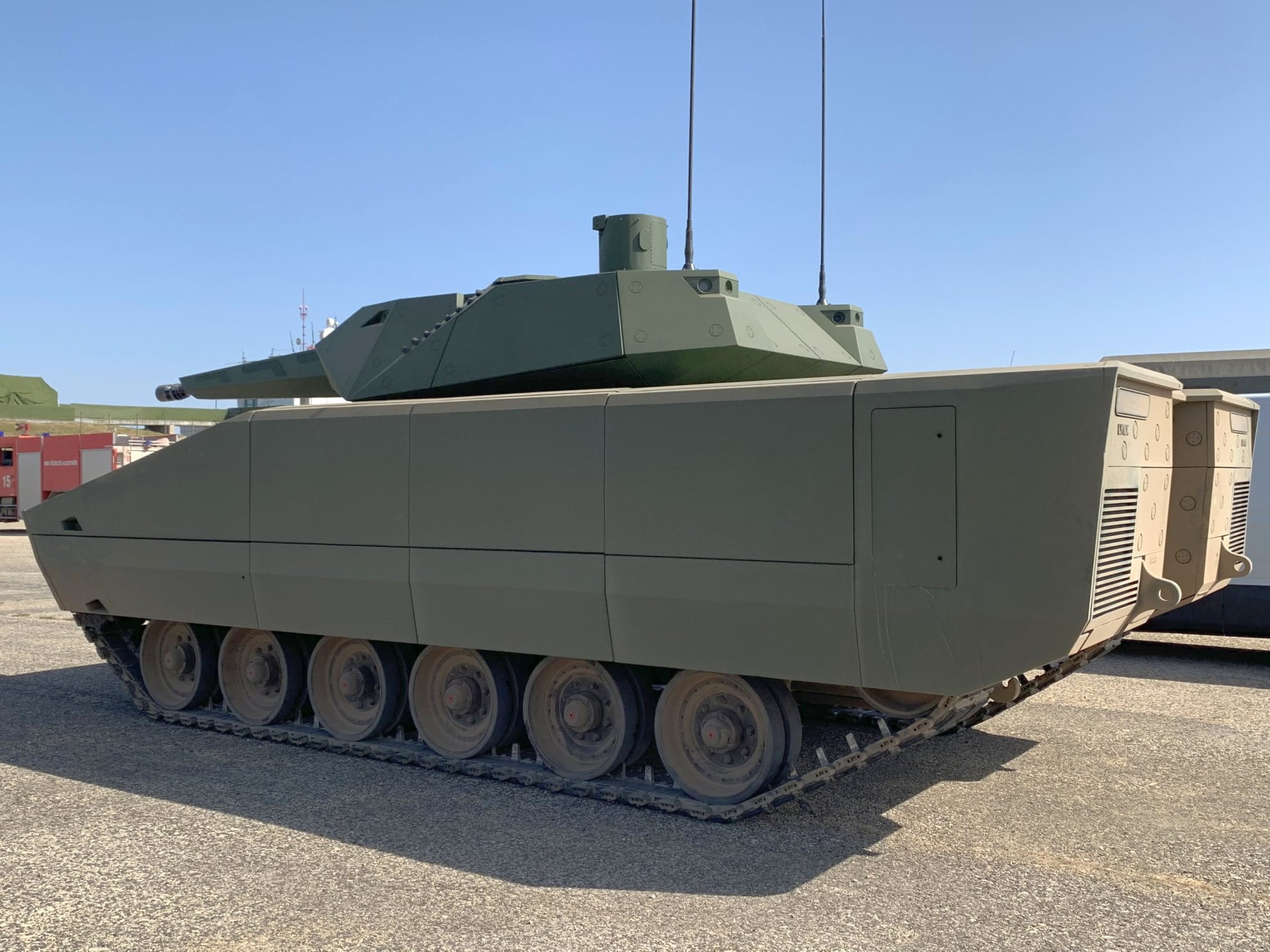 世界上防护能力最强的装甲车,最新山猫kf41步兵战车